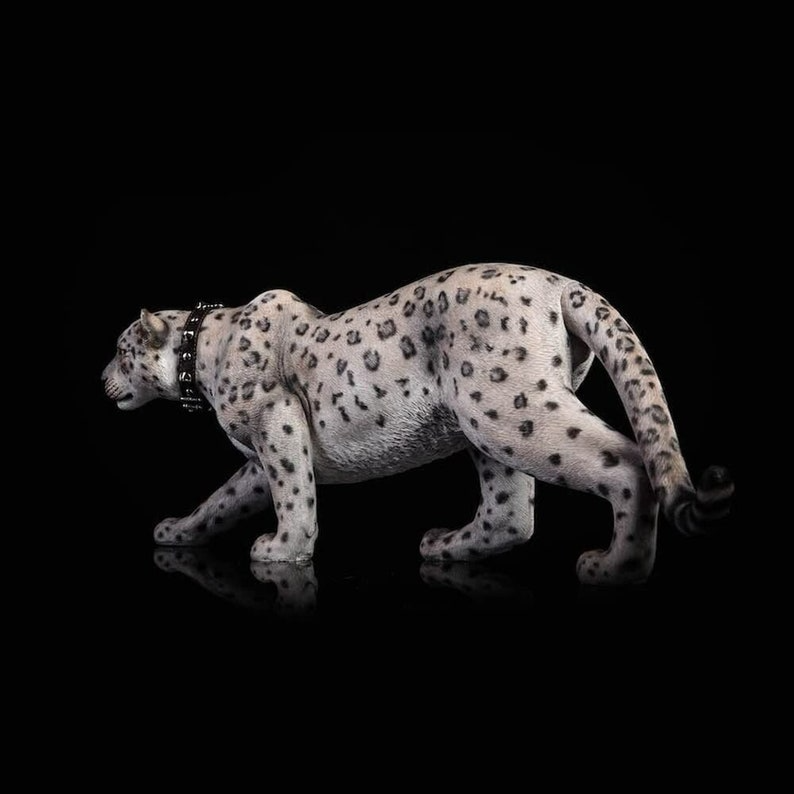 African Leopard Resin Sculpture for Room or Office Decor – L.A.