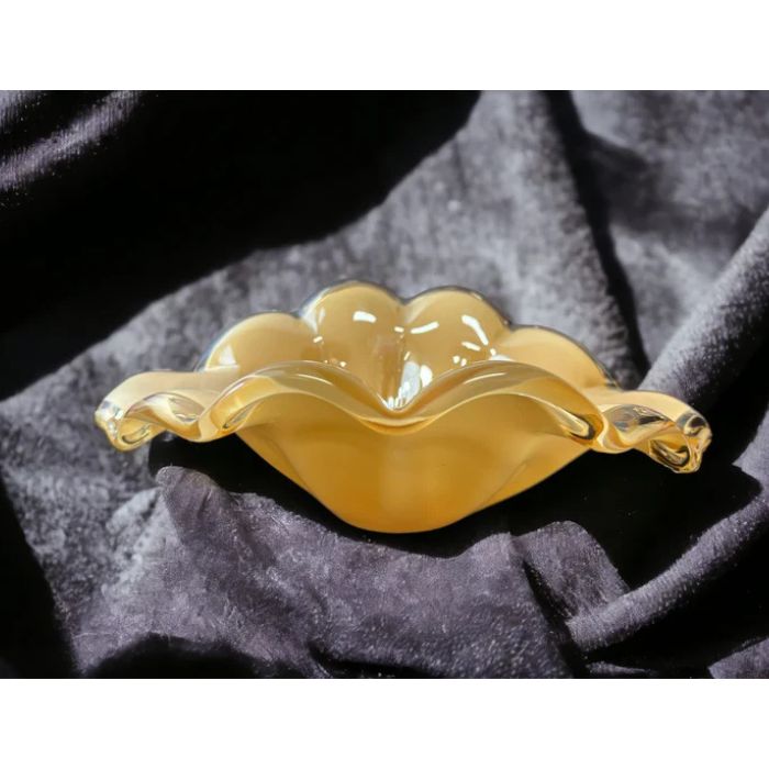 Exquisite Hand-Blown Murano Glass Ruffle Clam Shape: Stunning New Artisan-Crafted Decorative Piece for Home Décor and Collectors Alike